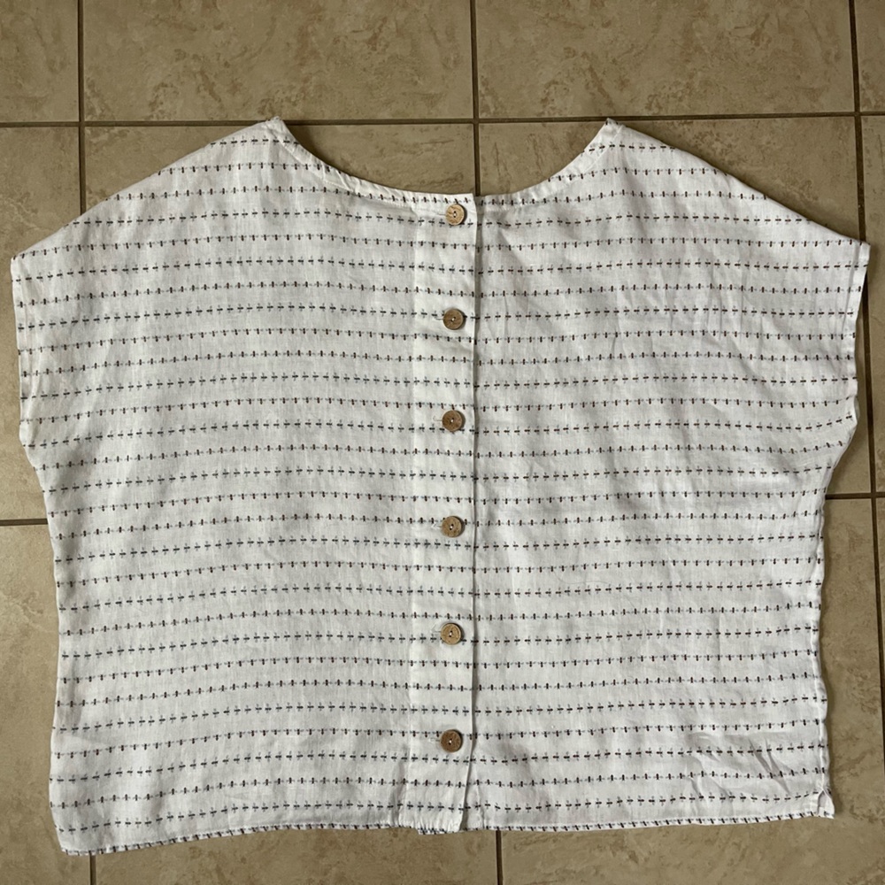 Linen Back-Buttoned Bumblebee Blouse - image 4